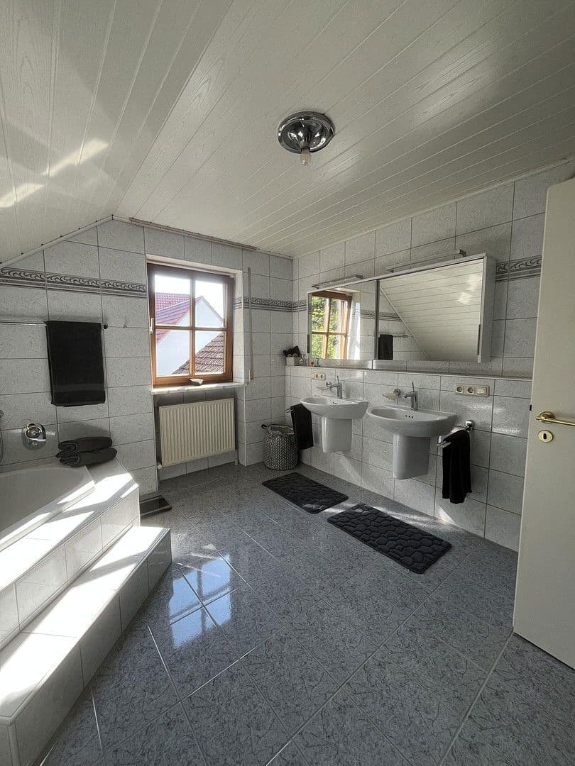 Prodej domu 245 m², pozemek 1.770 m², Nittendorf, Bavorsko Prodej domu 245 m², pozemek 1.770 m², Nittendorf, Bavorsko