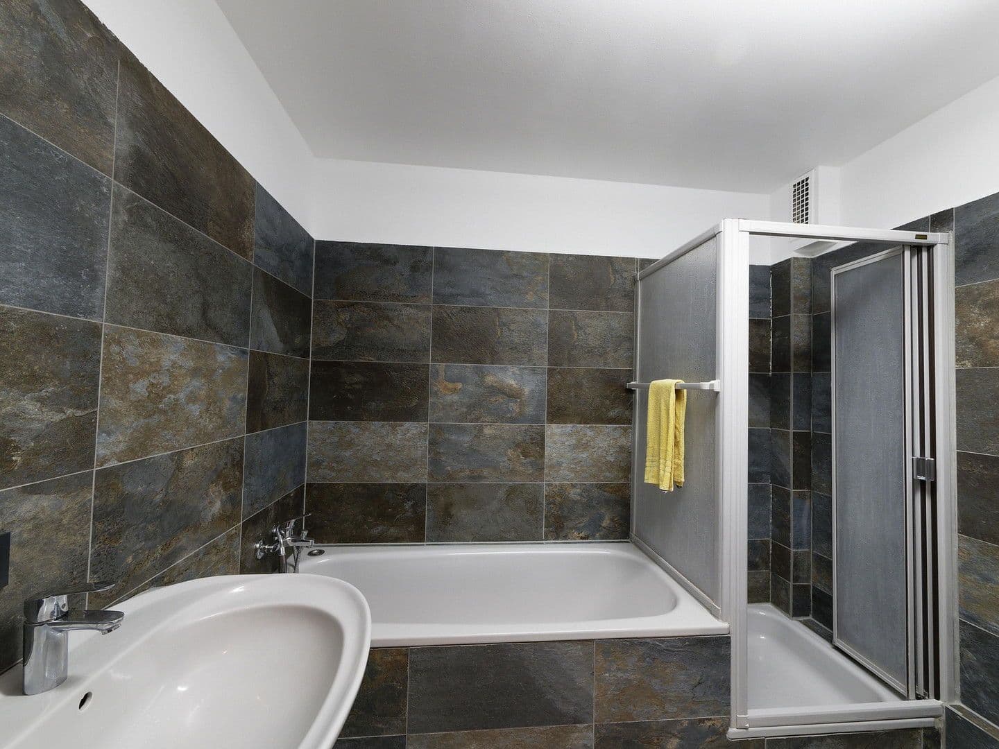 Pronájem bytu 3+1 87 m², Köln, Severní Porýní-Vestfálsko Pronájem bytu 3+1 87 m², Köln, Severní Porýní-Vestfálsko