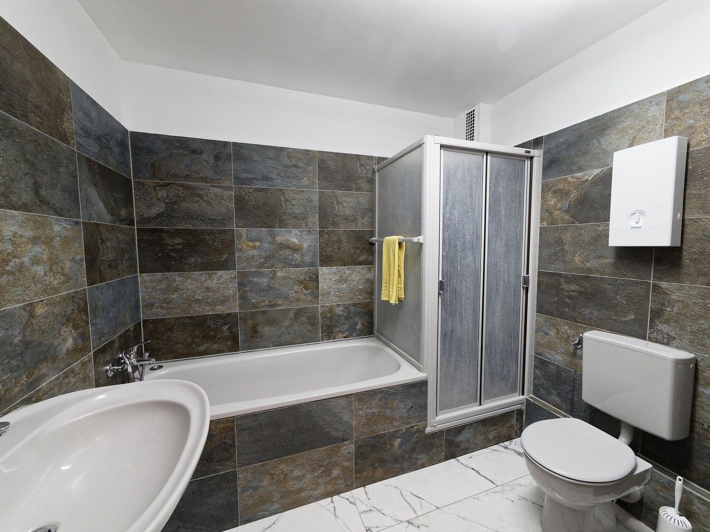 Pronájem bytu 3+1 87 m², Köln, Severní Porýní-Vestfálsko Pronájem bytu 3+1 87 m², Köln, Severní Porýní-Vestfálsko