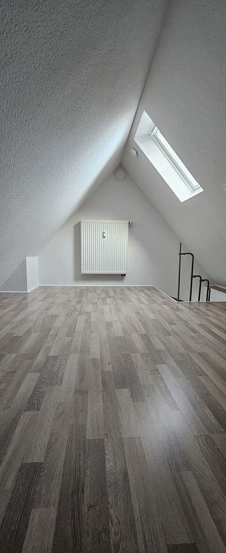 Pronájem bytu 1+1 37 m², Suhl, Durynsko Pronájem bytu 1+1 37 m², Suhl, Durynsko