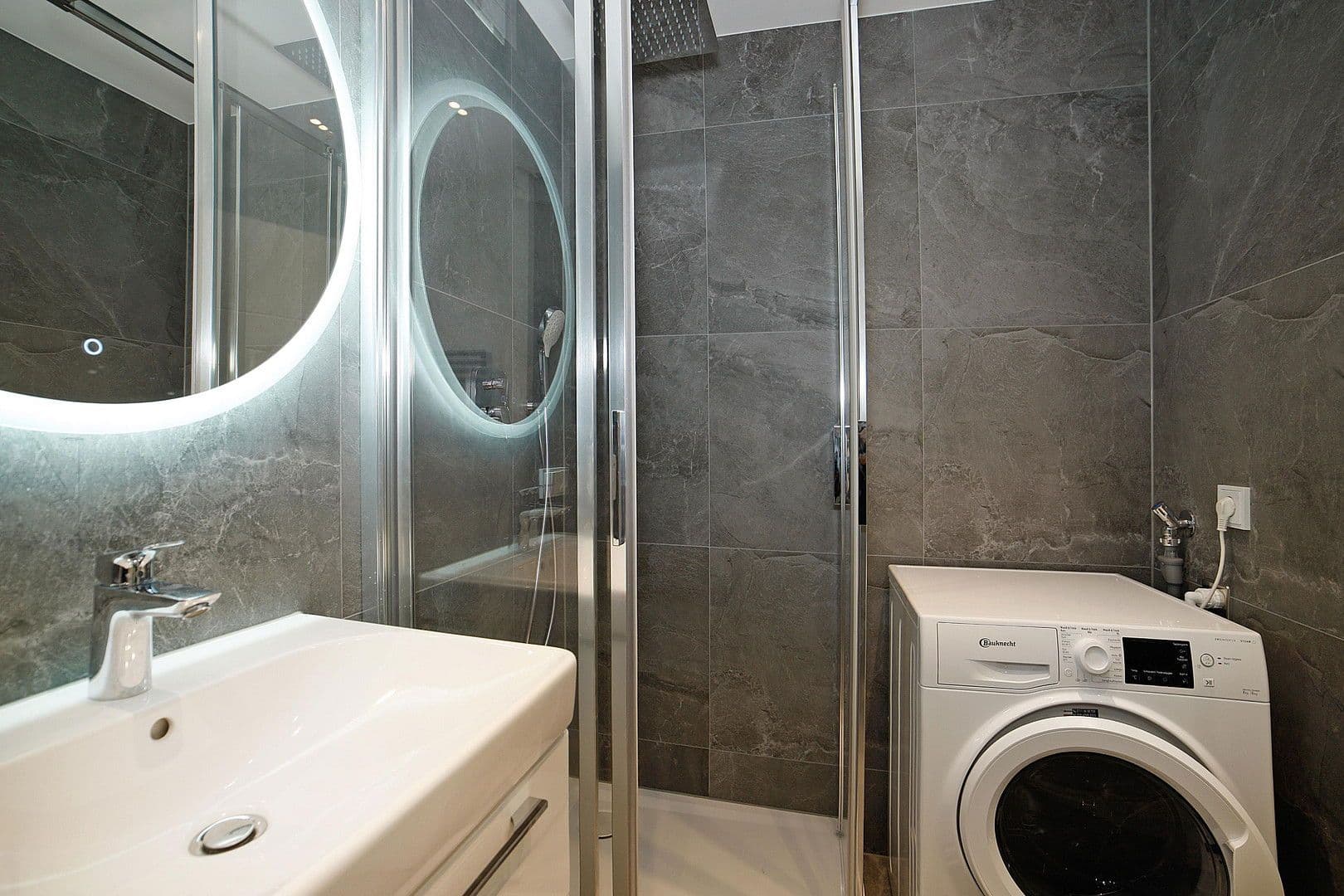 Pronájem bytu 1+1 47 m², Tettnanger Str. 4, München, Bavorsko Pronájem bytu 1+1 47 m², Tettnanger Str. 4, München, Bavorsko