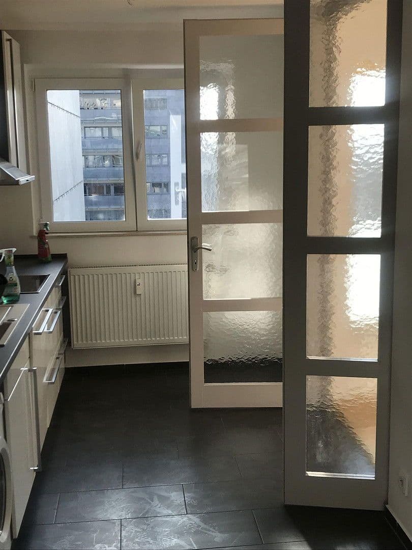 Pronájem bytu 3+1 82 m², Sigmund-Freud-Straße 76, Frankfurt, Hessen Pronájem bytu 3+1 82 m², Sigmund-Freud-Straße 76, Frankfurt, Hessen