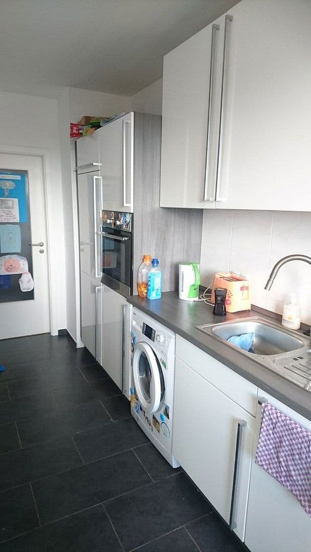 Pronájem bytu 3+1 82 m², Sigmund-Freud-Straße 76, Frankfurt, Hessen Pronájem bytu 3+1 82 m², Sigmund-Freud-Straße 76, Frankfurt, Hessen