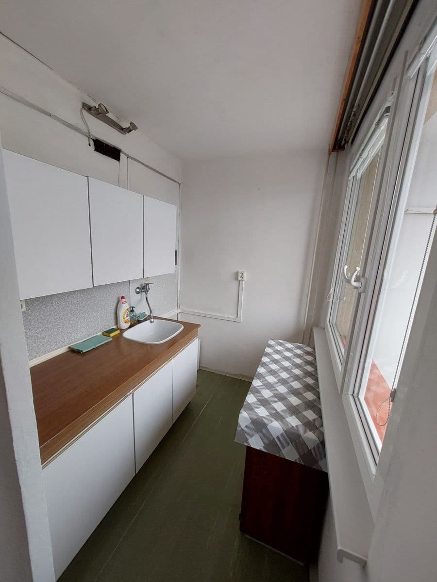 Pronájem bytu 1+kk 28 m², Palackého třída, Pardubice, Pardubický kraj Pronájem bytu 1+kk 28 m², Palackého třída, Pardubice, Pardubický kraj