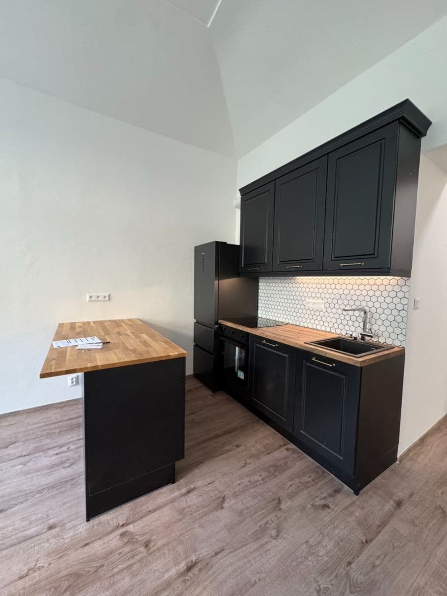 Pronájem bytu 3+kk 62 m², Sezimova, Praha, Praha Pronájem bytu 3+kk 62 m², Sezimova, Praha, Praha