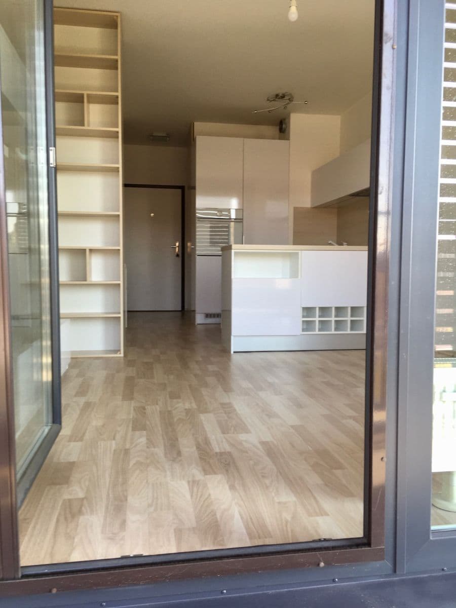 Pronájem bytu 1+1 30 m², Žltá, Petržalka, Bratislavský kraj Pronájem bytu 1+1 30 m², Žltá, Petržalka, Bratislavský kraj