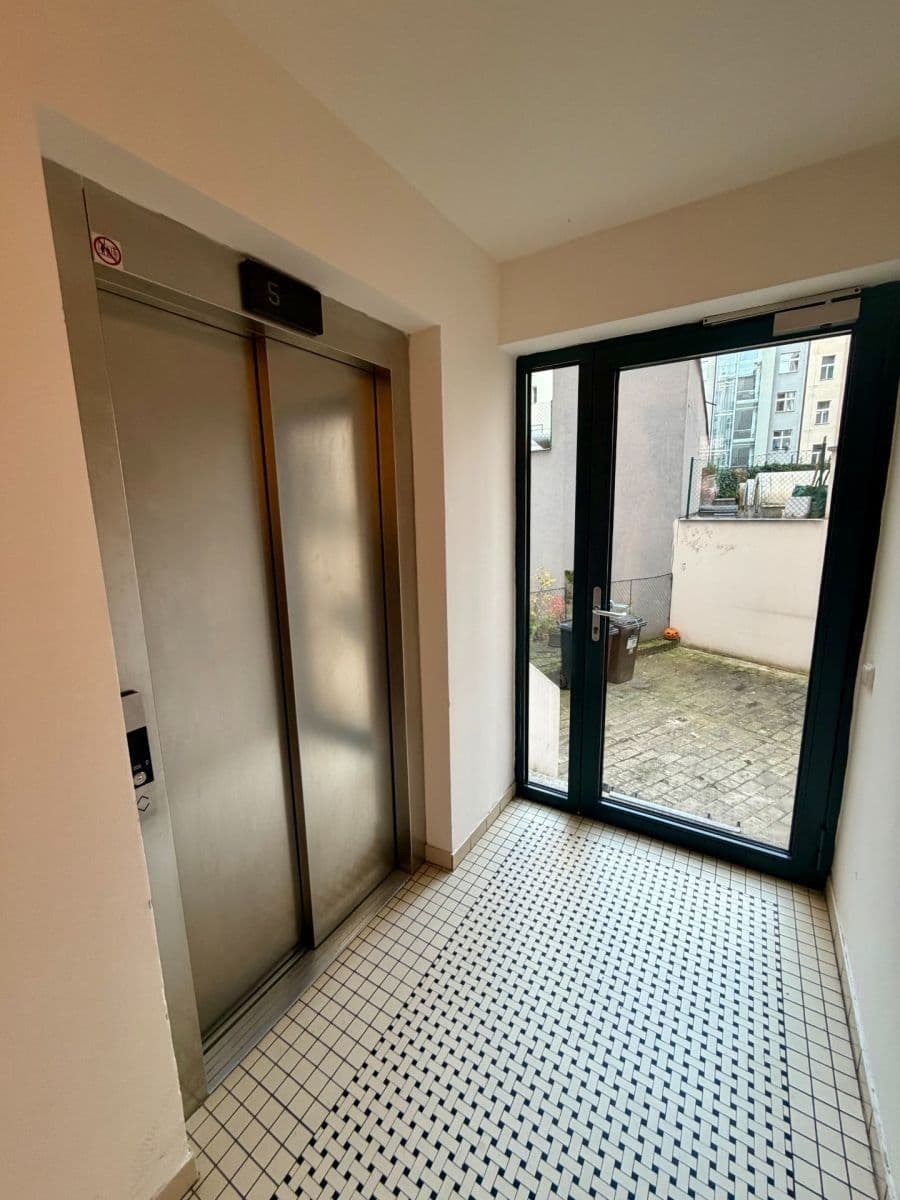 Pronájem bytu 2+kk 65 m², Na Hutích, Praha, Praha Pronájem bytu 2+kk 65 m², Na Hutích, Praha, Praha
