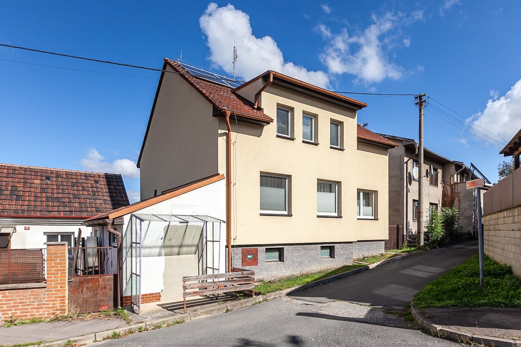 Prodej domu 230 m², pozemek 348 m², Svahová, Horoměřice, Středočeský kraj Prodej domu 230 m², pozemek 348 m², Svahová, Horoměřice, Středočeský kraj