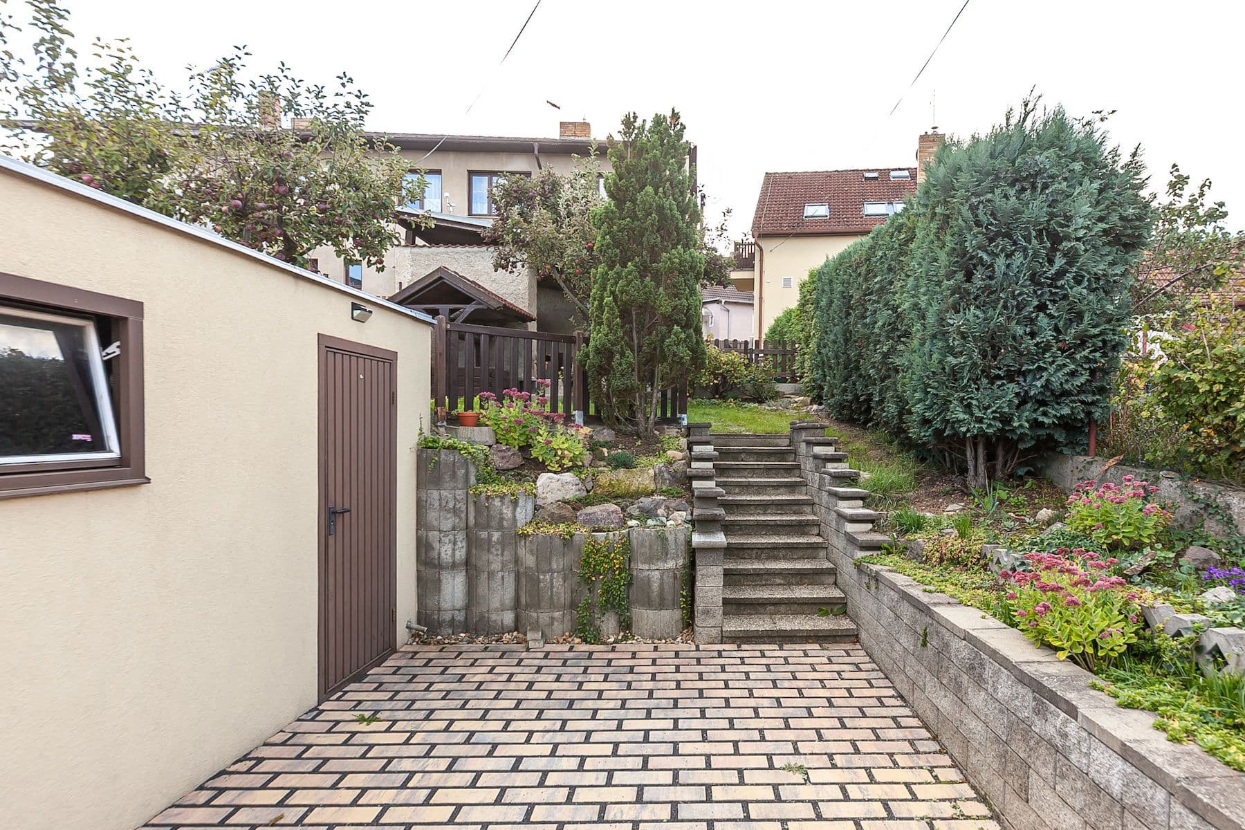 Prodej domu 230 m², pozemek 348 m², Svahová, Horoměřice, Středočeský kraj Prodej domu 230 m², pozemek 348 m², Svahová, Horoměřice, Středočeský kraj