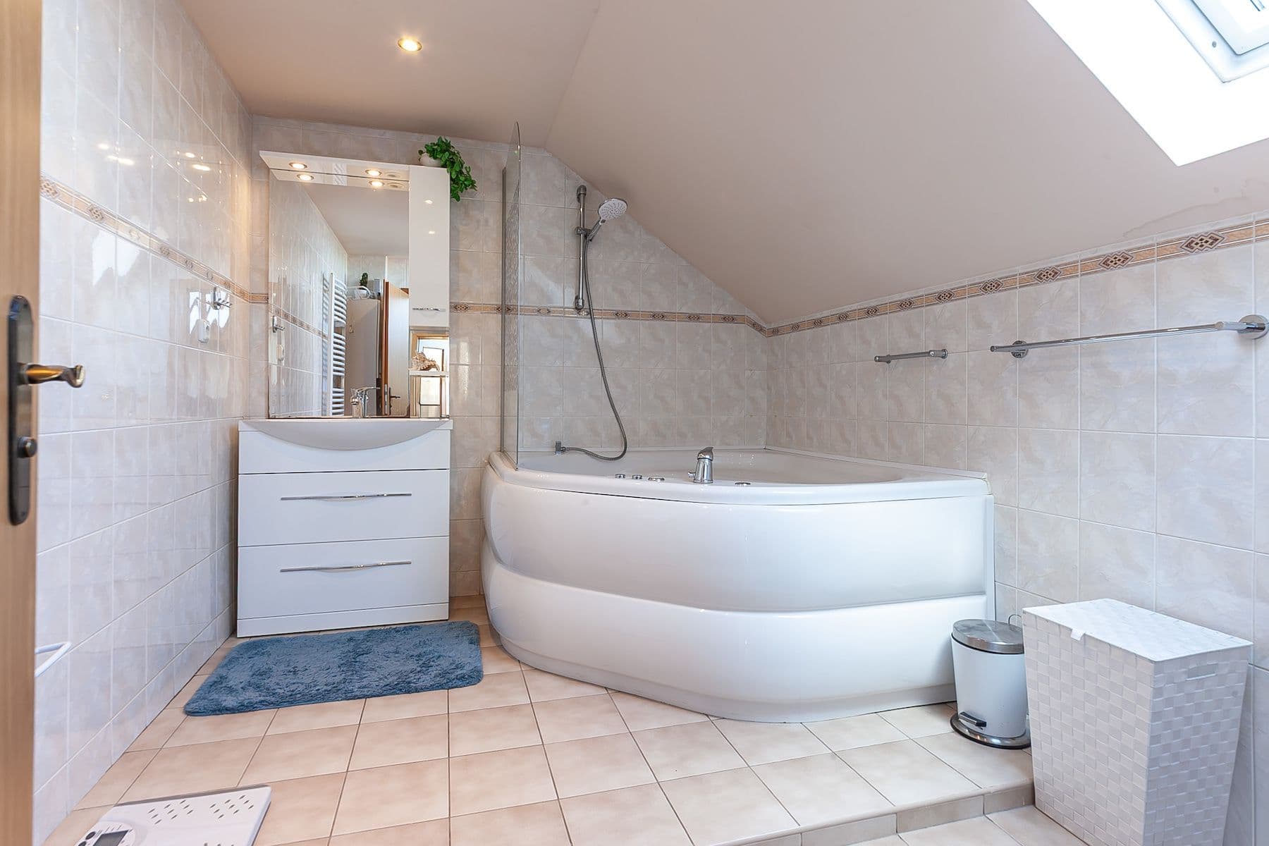 Prodej domu 230 m², pozemek 348 m², Svahová, Horoměřice, Středočeský kraj Prodej domu 230 m², pozemek 348 m², Svahová, Horoměřice, Středočeský kraj