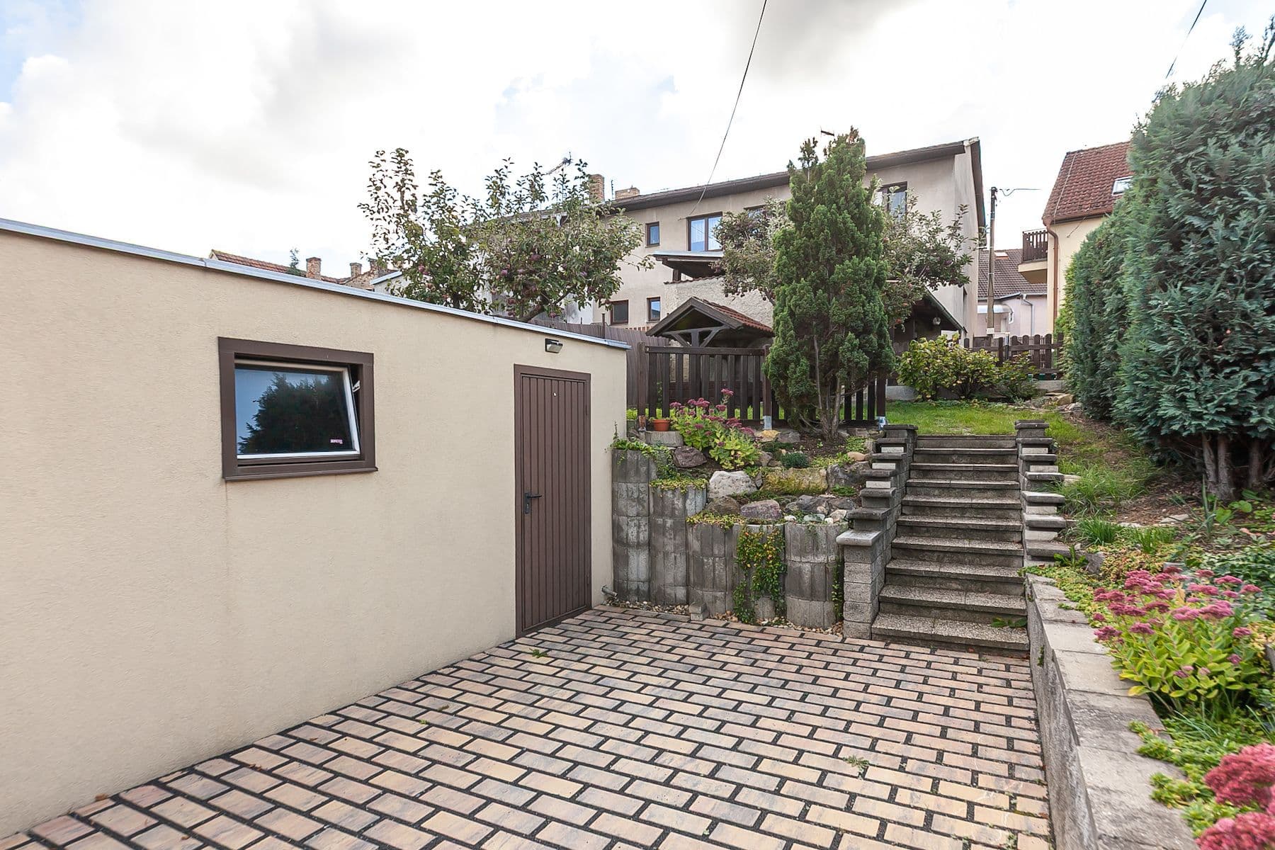 Prodej domu 230 m², pozemek 348 m², Svahová, Horoměřice, Středočeský kraj Prodej domu 230 m², pozemek 348 m², Svahová, Horoměřice, Středočeský kraj