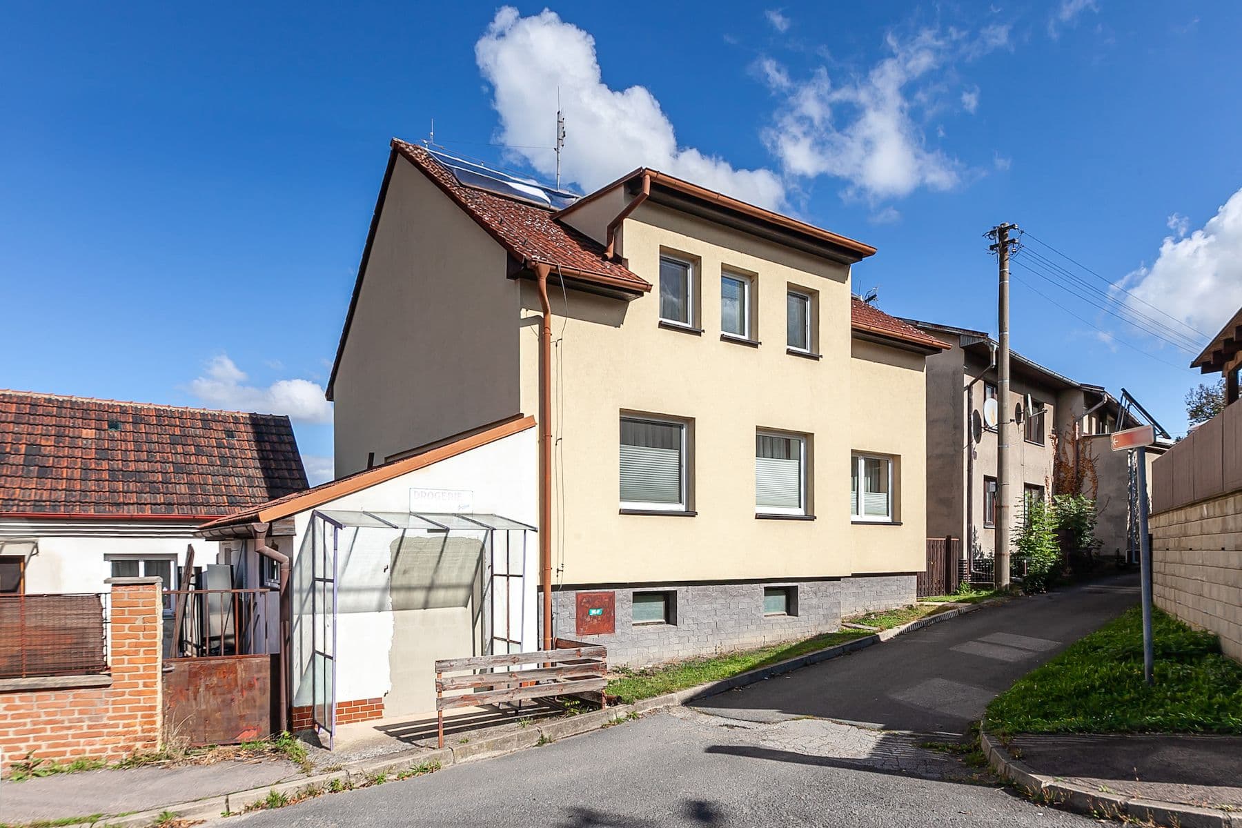 Prodej domu 230 m², pozemek 348 m², Svahová, Horoměřice, Středočeský kraj Prodej domu 230 m², pozemek 348 m², Svahová, Horoměřice, Středočeský kraj