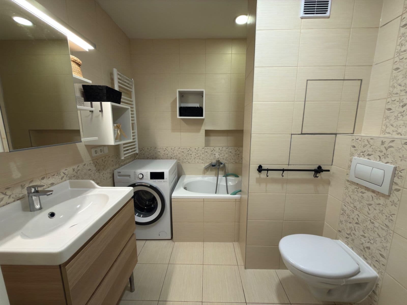 Prodej bytu 3+kk 68 m², 17. listopadu, Ústí nad Labem, Ústecký kraj Prodej bytu 3+kk 68 m², 17. listopadu, Ústí nad Labem, Ústecký kraj