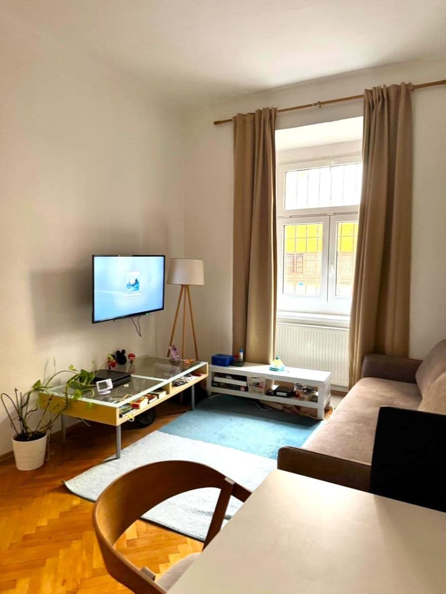 Pronájem bytu 2+1 38 m², Orlická, Praha, Praha Pronájem bytu 2+1 38 m², Orlická, Praha, Praha