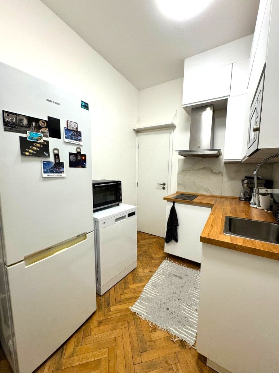Pronájem bytu 2+1 38 m², Orlická, Praha, Praha Pronájem bytu 2+1 38 m², Orlická, Praha, Praha