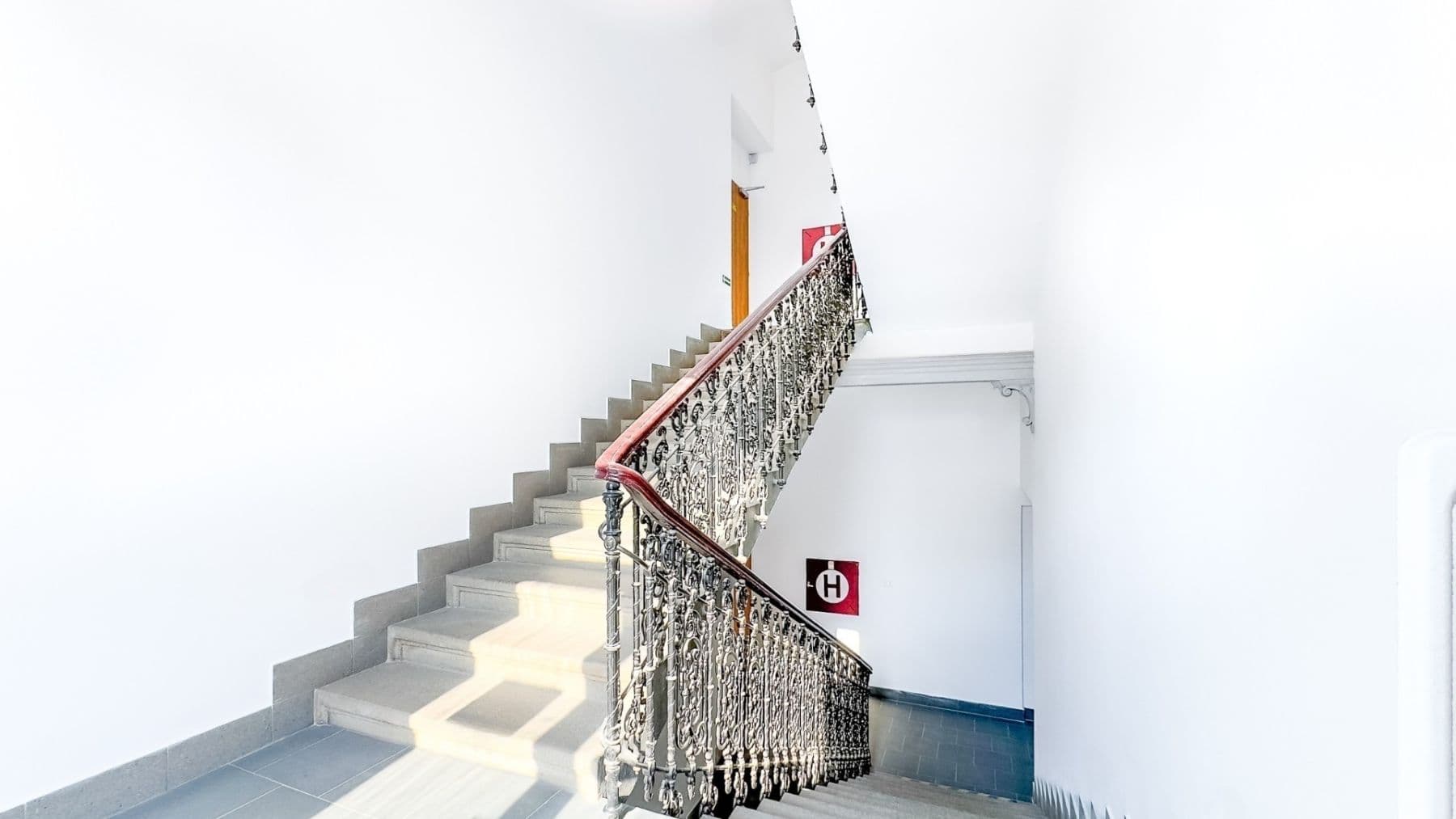 Pronájem kanceláře 22 m², Karlovo náměstí, Praha, Praha Pronájem kanceláře 22 m², Karlovo náměstí, Praha, Praha