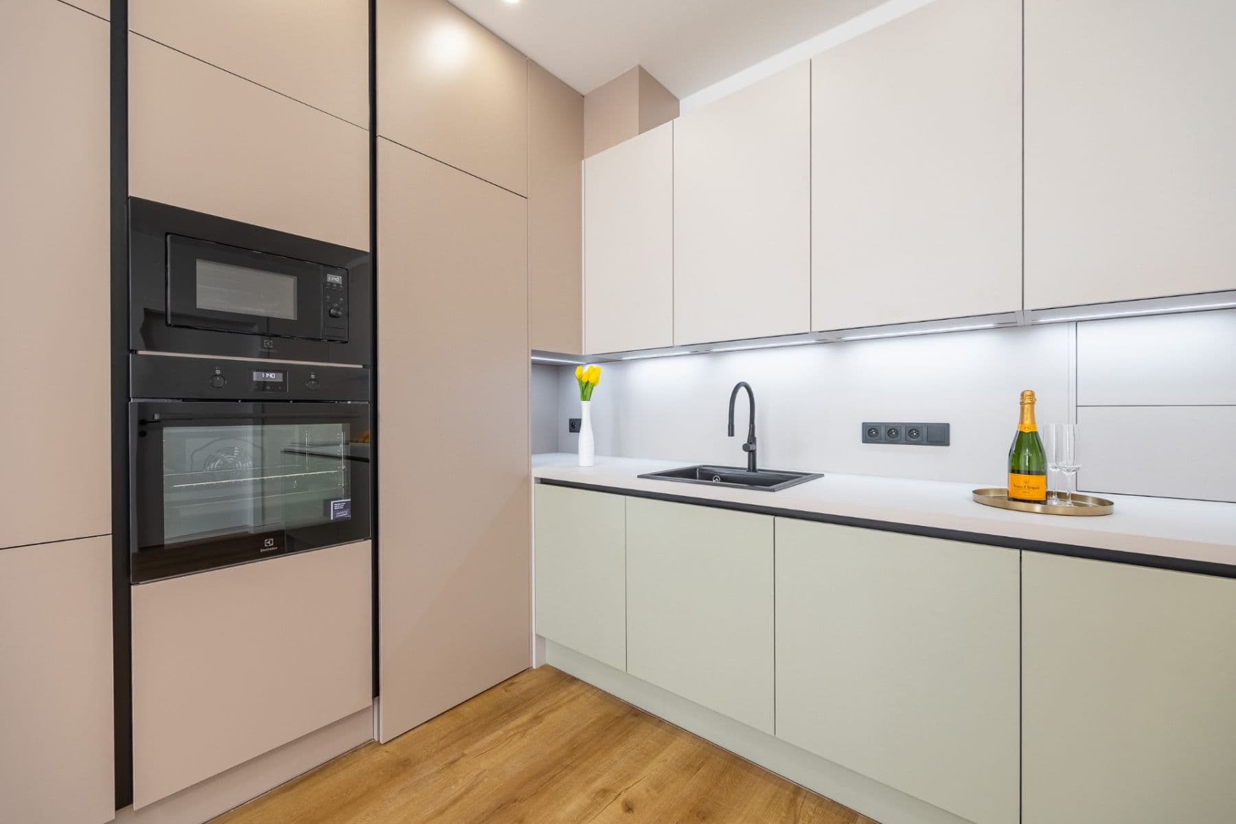 Prodej bytu 3+kk 95 m², Řezáčovo náměstí, Praha, Praha Prodej bytu 3+kk 95 m², Řezáčovo náměstí, Praha, Praha