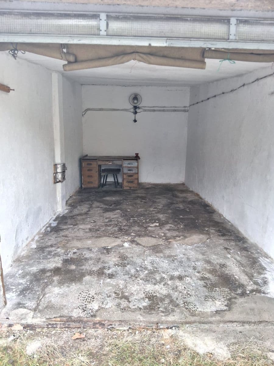 Pronájem garáže 19 m², Slaný, Středočeský kraj Pronájem garáže 19 m², Slaný, Středočeský kraj