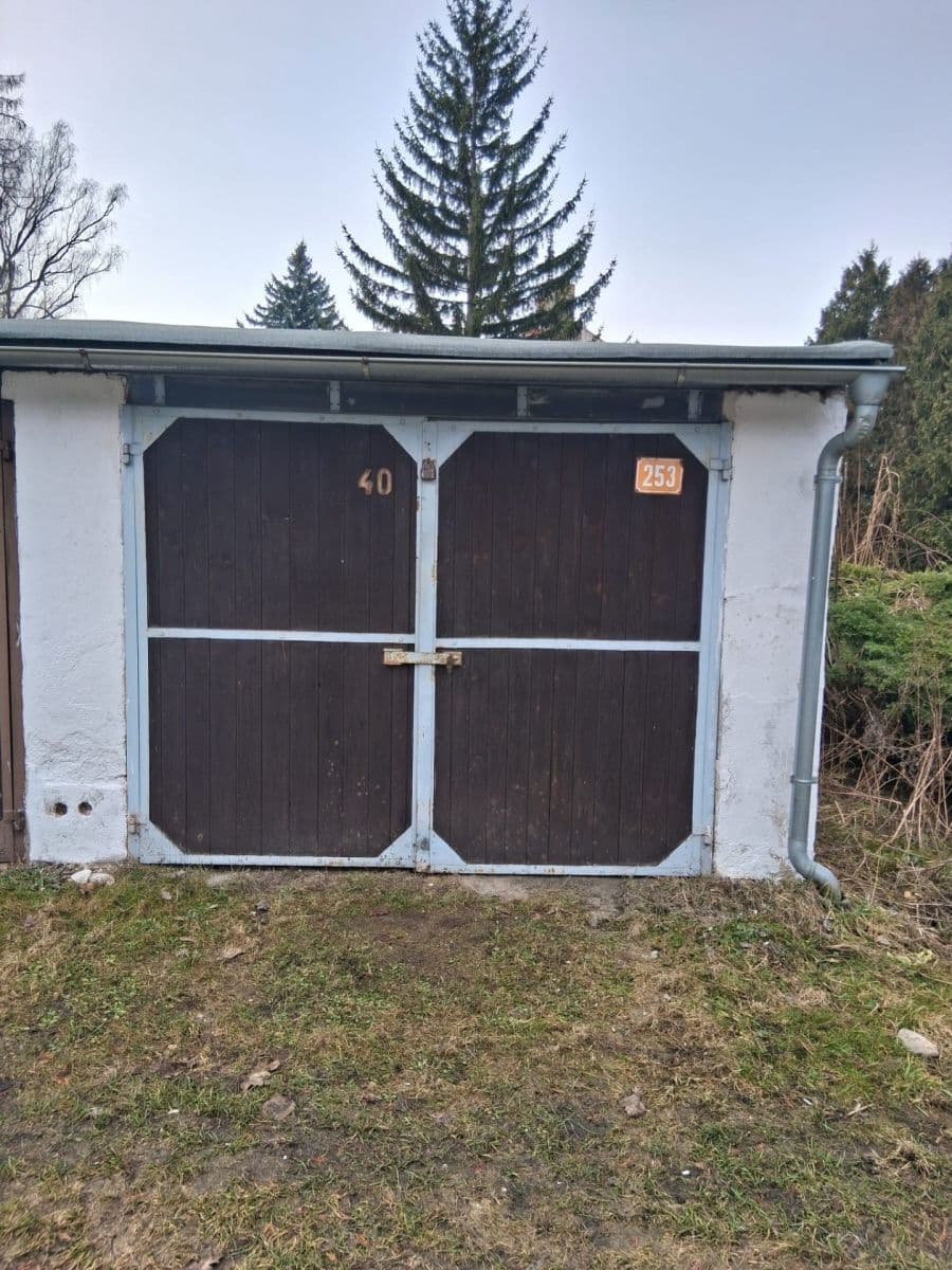 Pronájem garáže 19 m², Slaný, Středočeský kraj Pronájem garáže 19 m², Slaný, Středočeský kraj