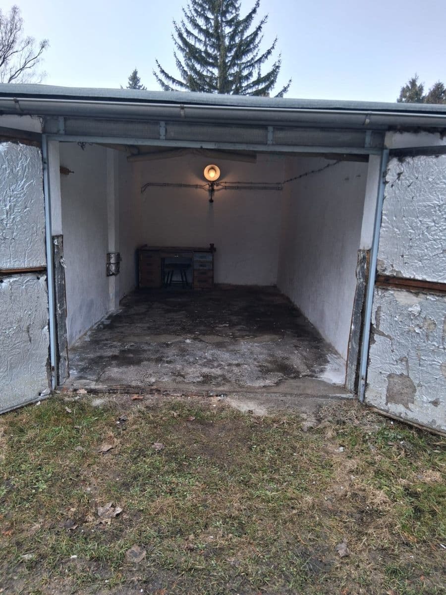 Pronájem garáže 19 m², Slaný, Středočeský kraj Pronájem garáže 19 m², Slaný, Středočeský kraj