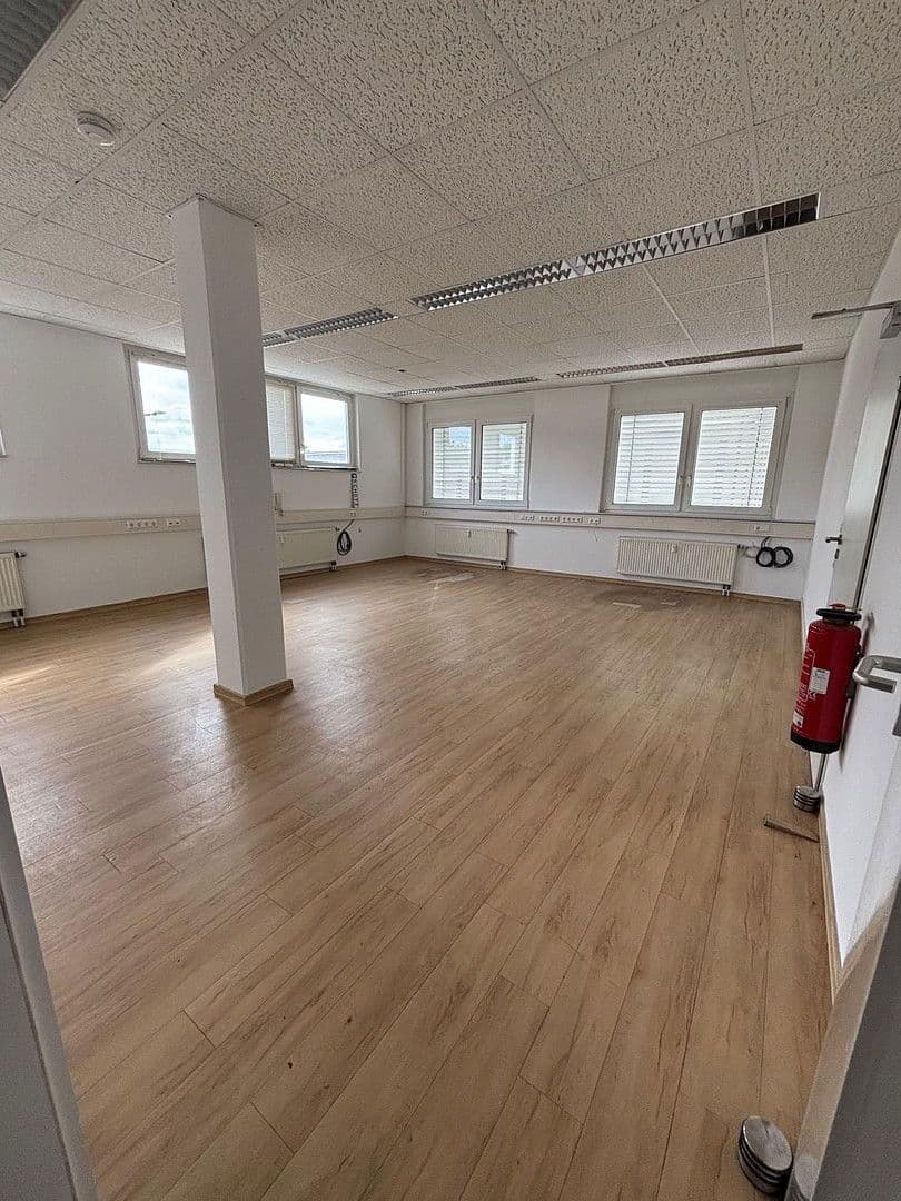 Pronájem kanceláře 87 m², Blumenstr. 33a, Magstadt, Bádensko-Württembersko Pronájem kanceláře 87 m², Blumenstr. 33a, Magstadt, Bádensko-Württembersko
