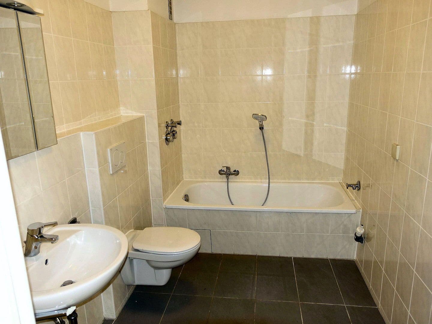 Pronájem bytu 4+1 101 m², Schlachthofstraße 9, Häfen - Bremerhaven, Bremen Pronájem bytu 4+1 101 m², Schlachthofstraße 9, Häfen - Bremerhaven, Bremen