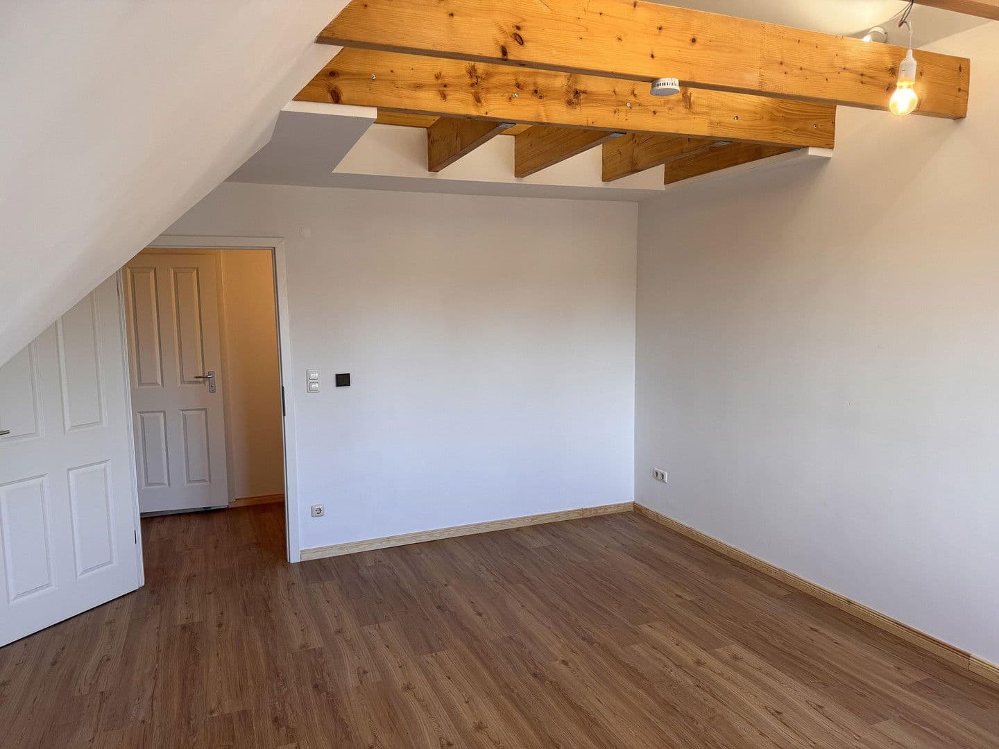 Pronájem bytu 2+1 120 m², Henningstraße 12, Lüneburg, Dolní Sasko Pronájem bytu 2+1 120 m², Henningstraße 12, Lüneburg, Dolní Sasko