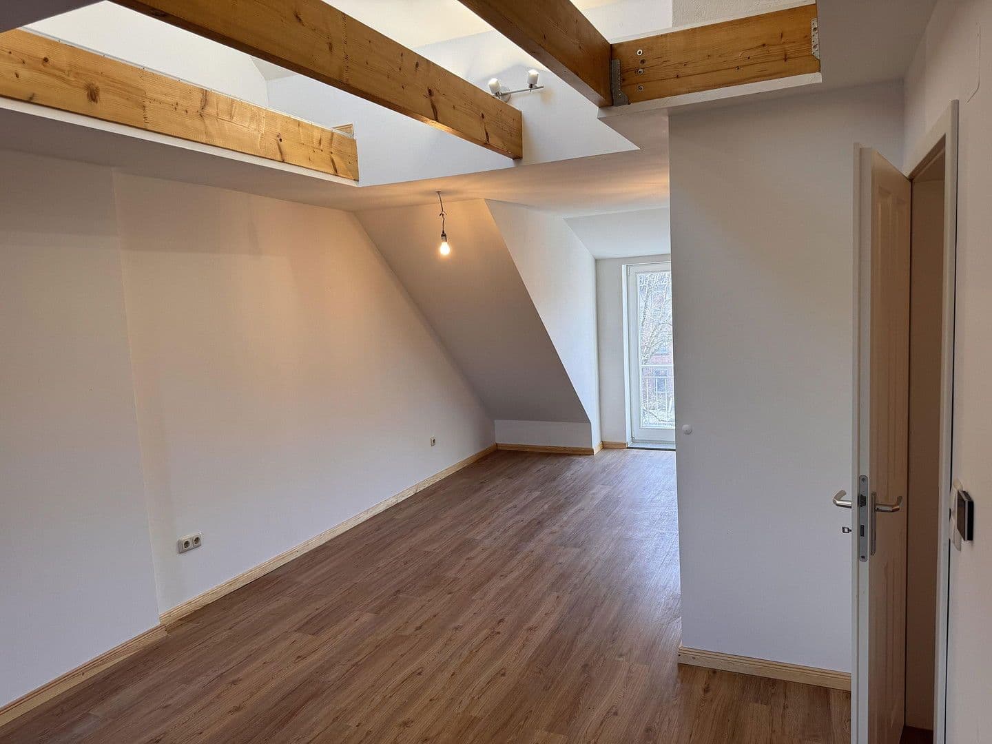 Pronájem bytu 2+1 120 m², Henningstraße 12, Lüneburg, Dolní Sasko Pronájem bytu 2+1 120 m², Henningstraße 12, Lüneburg, Dolní Sasko