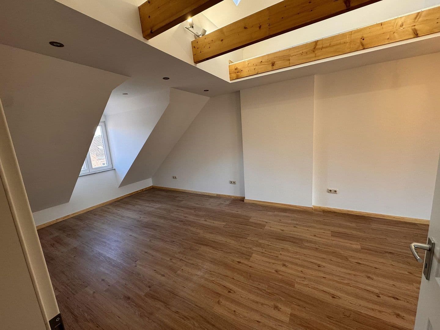 Pronájem bytu 2+1 120 m², Henningstraße 12, Lüneburg, Dolní Sasko Pronájem bytu 2+1 120 m², Henningstraße 12, Lüneburg, Dolní Sasko