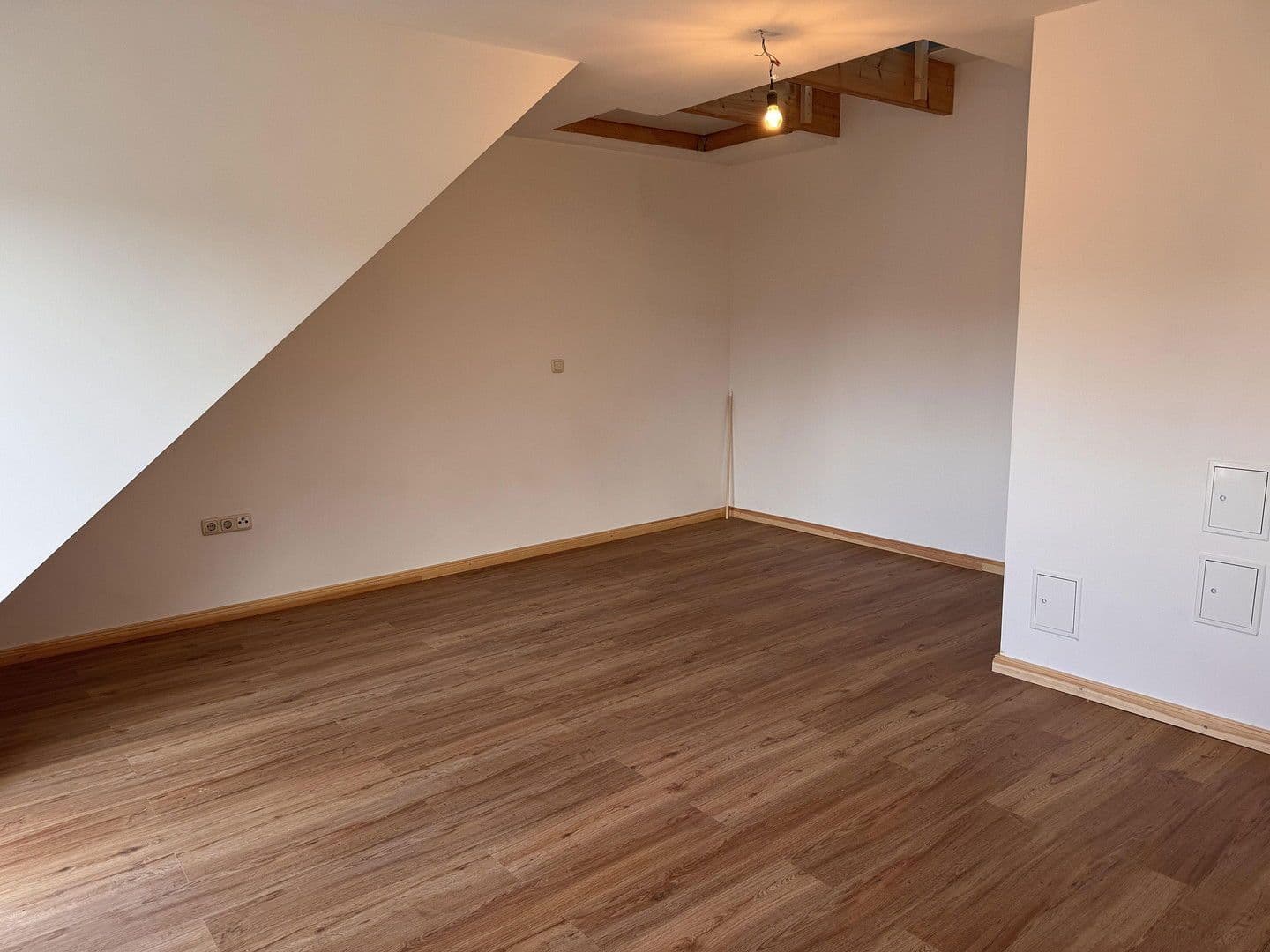 Pronájem bytu 2+1 120 m², Henningstraße 12, Lüneburg, Dolní Sasko Pronájem bytu 2+1 120 m², Henningstraße 12, Lüneburg, Dolní Sasko