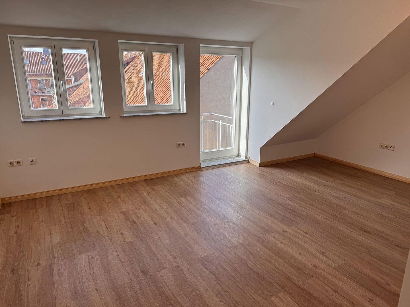 Pronájem bytu 2+1 120 m², Henningstraße 12, Lüneburg, Dolní Sasko Pronájem bytu 2+1 120 m², Henningstraße 12, Lüneburg, Dolní Sasko