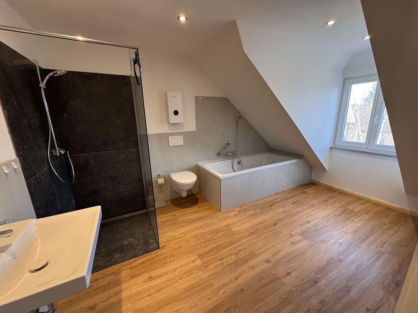 Pronájem bytu 2+1 120 m², Henningstraße 12, Lüneburg, Dolní Sasko Pronájem bytu 2+1 120 m², Henningstraße 12, Lüneburg, Dolní Sasko