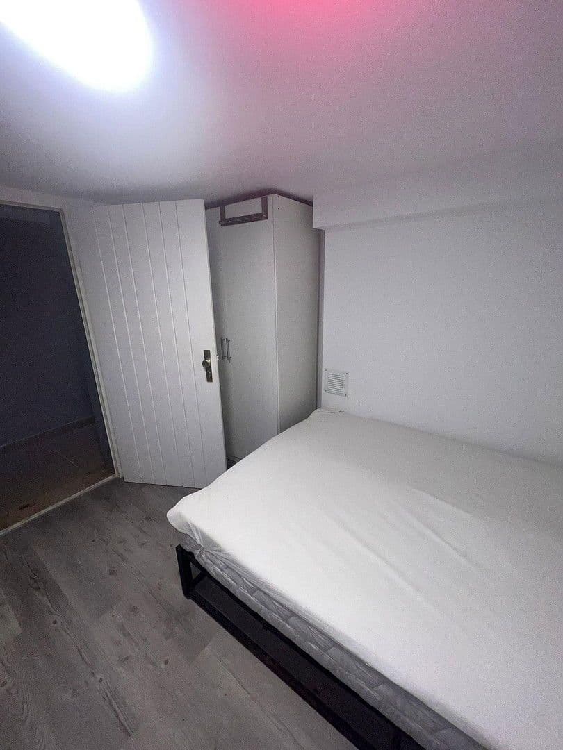 Pronájem bytu 1+1 10 m², Grosse Falterstrasse , 58, Stuttgart, Bádensko-Württembersko Pronájem bytu 1+1 10 m², Grosse Falterstrasse , 58, Stuttgart, Bádensko-Württembersko