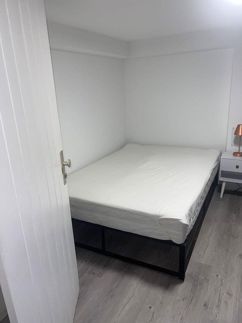 Pronájem bytu 1+1 10 m², Grosse Falterstrasse , 58, Stuttgart, Bádensko-Württembersko Pronájem bytu 1+1 10 m², Grosse Falterstrasse , 58, Stuttgart, Bádensko-Württembersko