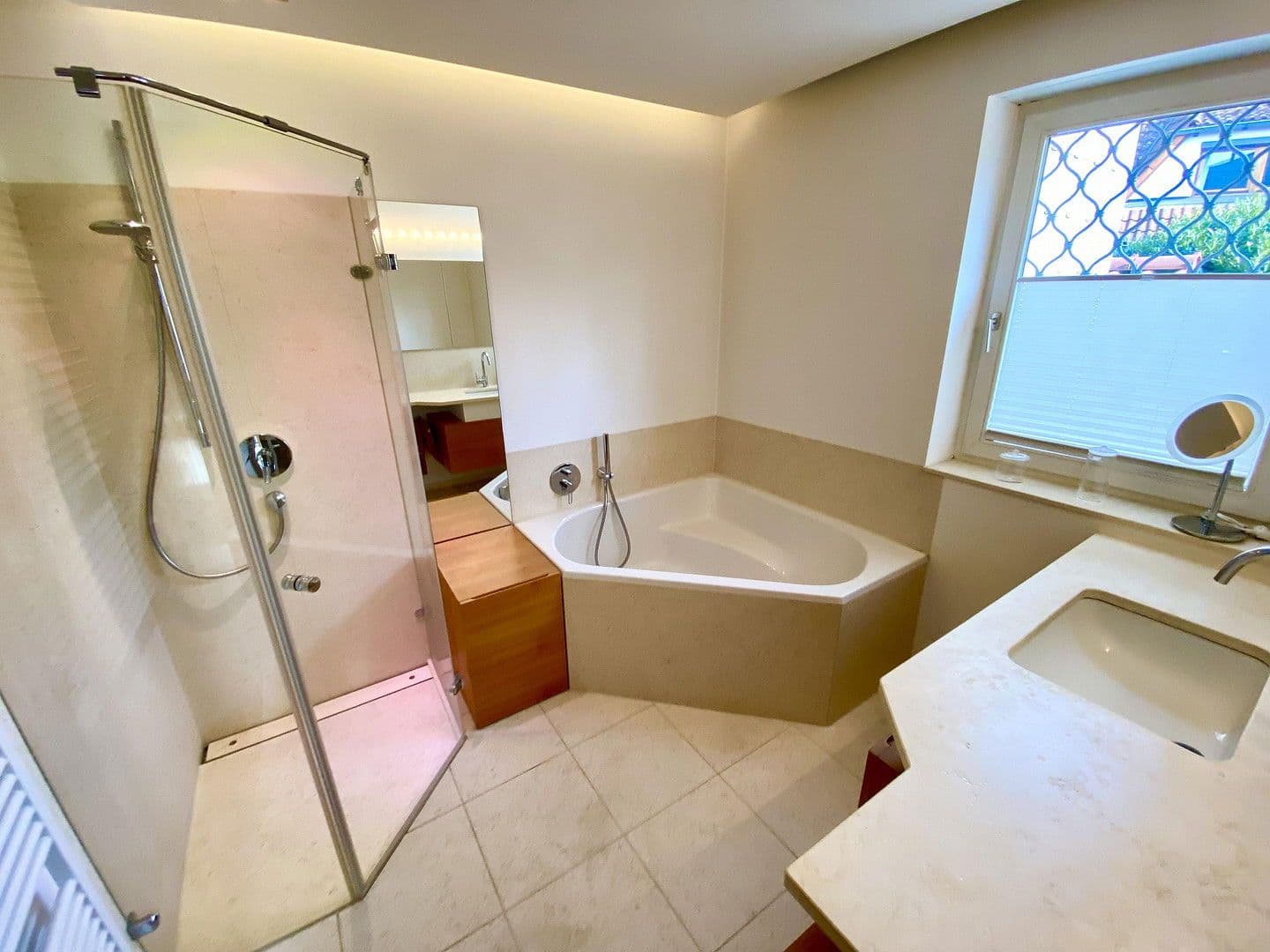 Prodej domu 230 m², pozemek 1.806 m², Am Mühlbach 1, Leinzell, Bádensko-Württembersko Prodej domu 230 m², pozemek 1.806 m², Am Mühlbach 1, Leinzell, Bádensko-Württembersko