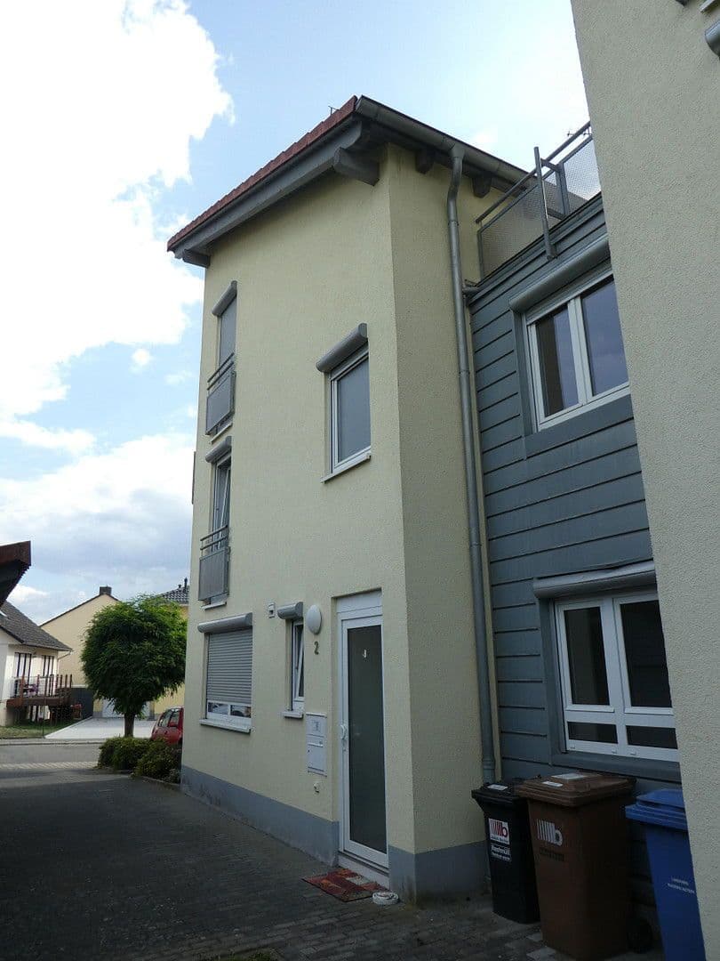 Pronájem domu 190 m², pozemek 300 m², Lerchenstrasse 2, Rodenbach, Porýní-Falc Pronájem domu 190 m², pozemek 300 m², Lerchenstrasse 2, Rodenbach, Porýní-Falc