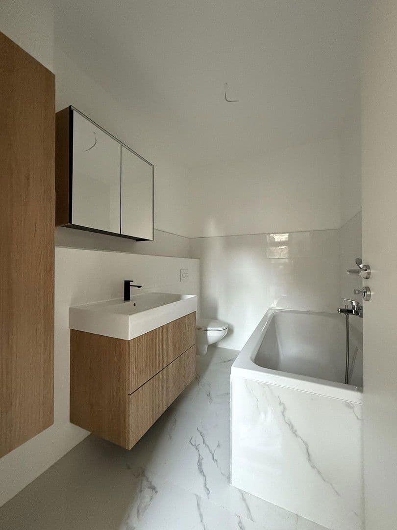 Pronájem bytu 4+1 90 m², Heidenberg 89, Apolda, Durynsko Pronájem bytu 4+1 90 m², Heidenberg 89, Apolda, Durynsko