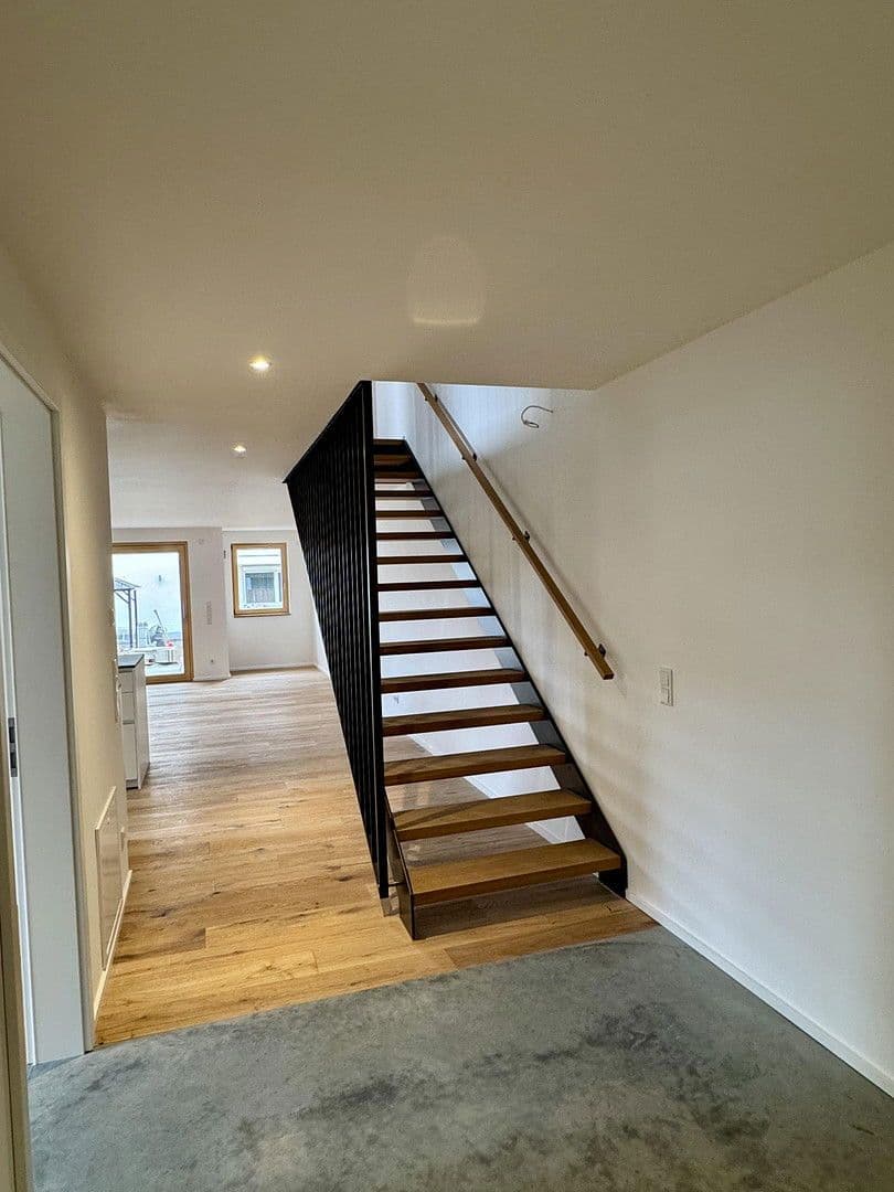 Pronájem bytu 5+1 135 m², Happinger Straße 66, Rosenheim, Bavorsko Pronájem bytu 5+1 135 m², Happinger Straße 66, Rosenheim, Bavorsko