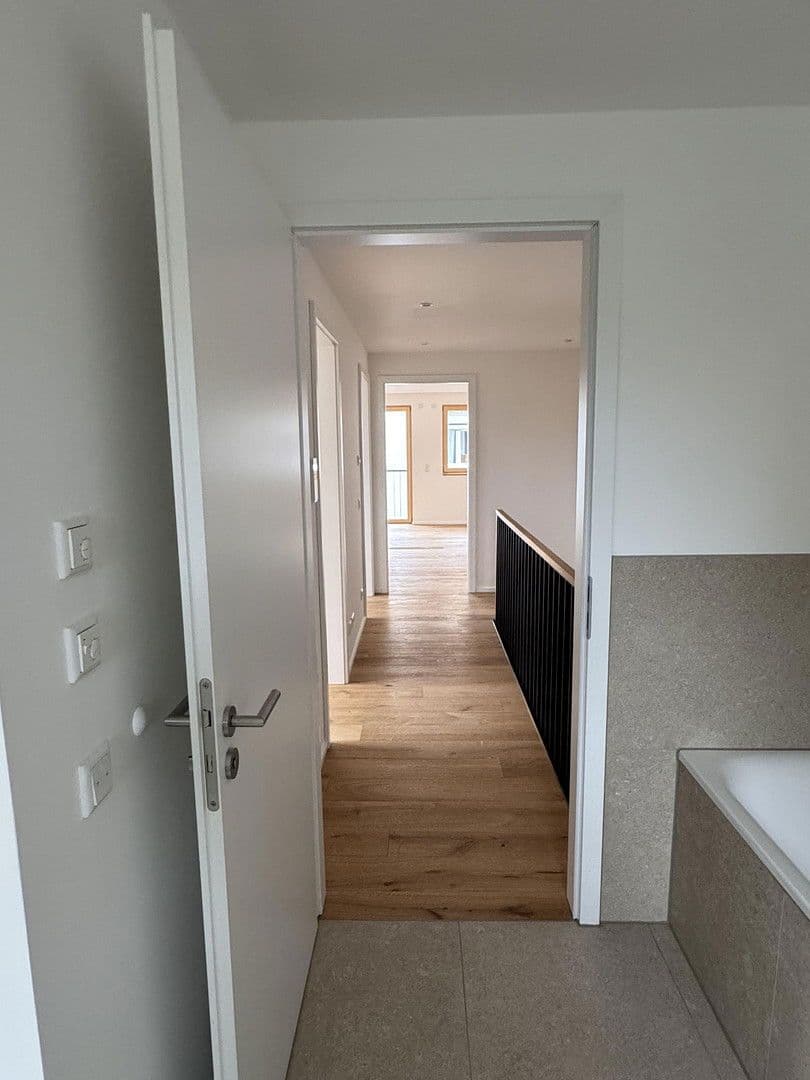 Pronájem bytu 5+1 135 m², Happinger Straße 66, Rosenheim, Bavorsko Pronájem bytu 5+1 135 m², Happinger Straße 66, Rosenheim, Bavorsko