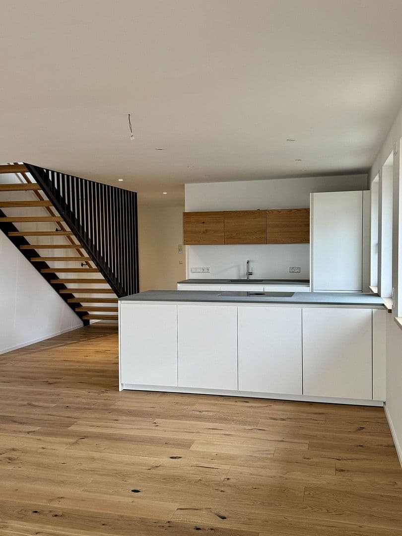 Pronájem bytu 5+1 135 m², Happinger Straße 66, Rosenheim, Bavorsko Pronájem bytu 5+1 135 m², Happinger Straße 66, Rosenheim, Bavorsko