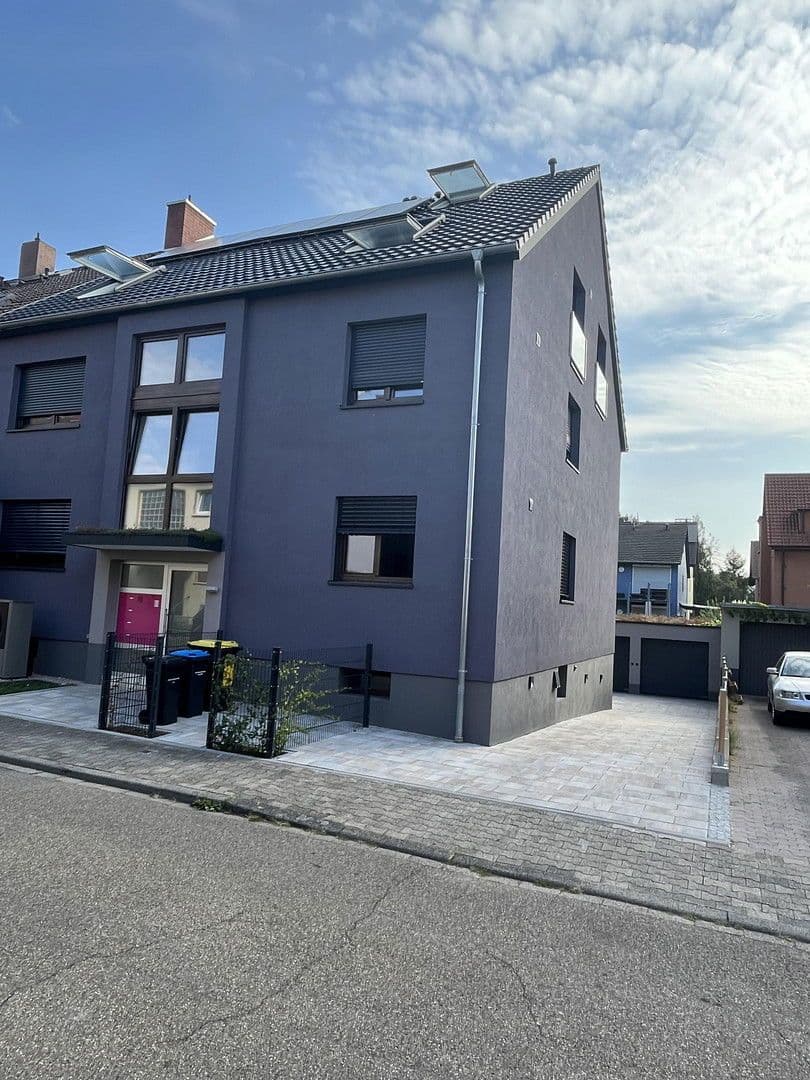 Pronájem bytu 3+1 115 m², Bibliser Strasse 10, Mannheim, Bádensko-Württembersko Pronájem bytu 3+1 115 m², Bibliser Strasse 10, Mannheim, Bádensko-Württembersko