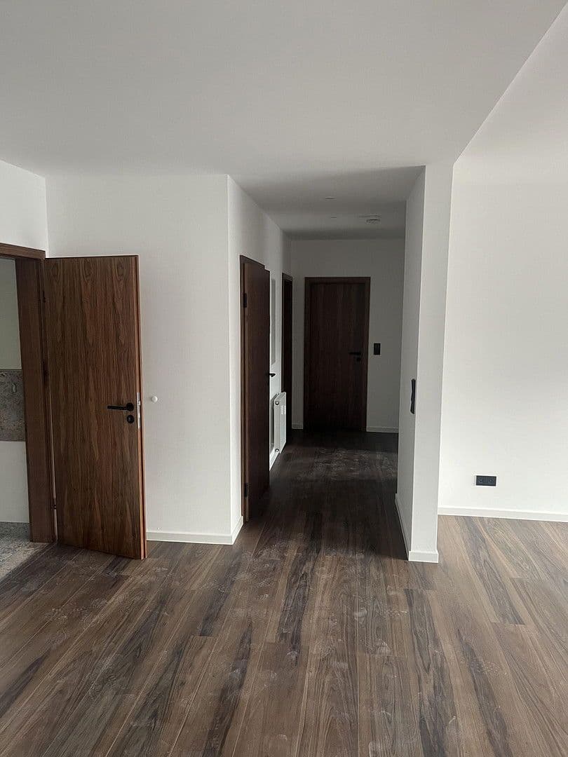 Pronájem bytu 3+1 115 m², Bibliser Strasse 10, Mannheim, Bádensko-Württembersko Pronájem bytu 3+1 115 m², Bibliser Strasse 10, Mannheim, Bádensko-Württembersko