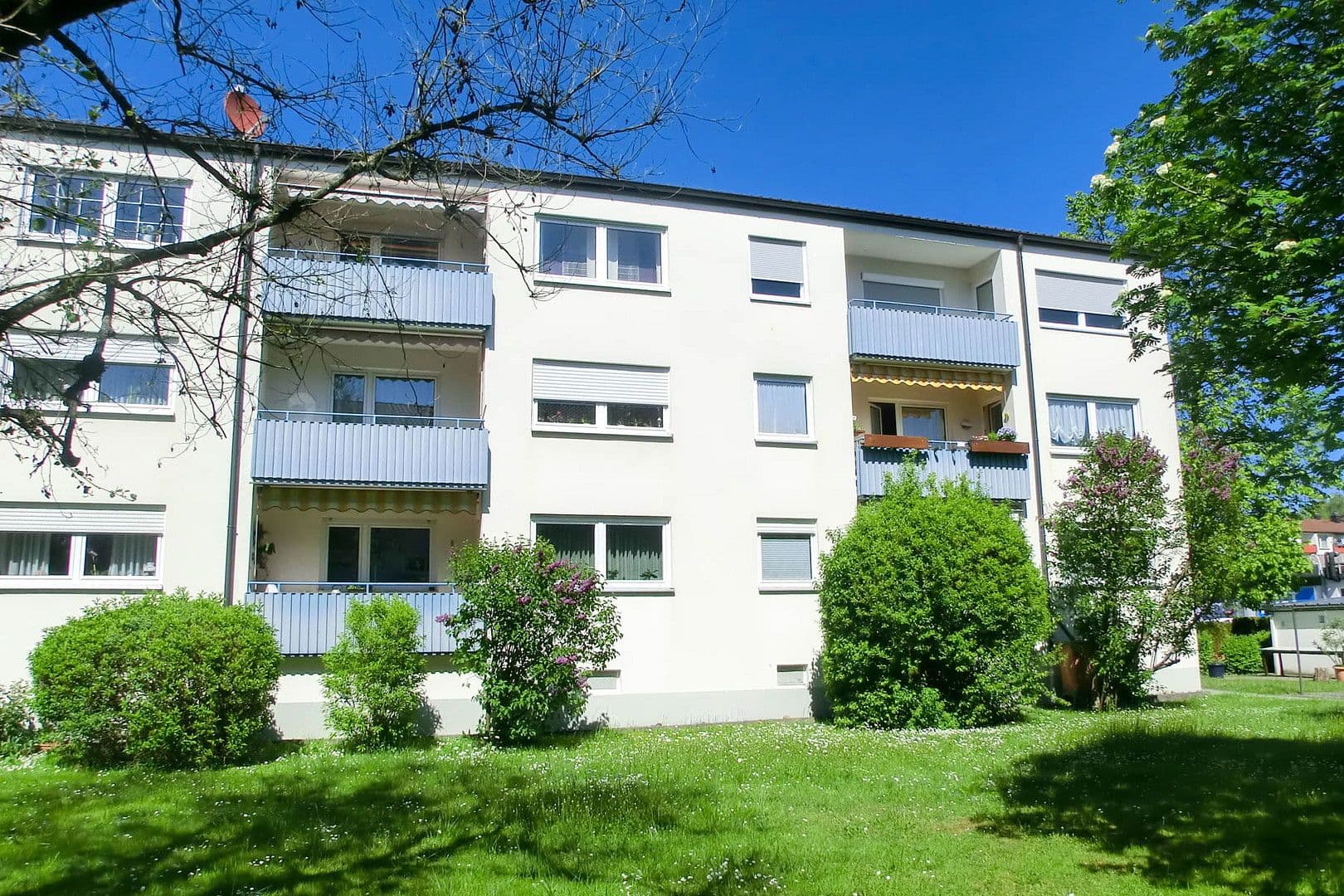 Pronájem bytu 3+1 80 m², Länderöschstr. 26, Friedrichshafen, Bádensko-Württembersko Pronájem bytu 3+1 80 m², Länderöschstr. 26, Friedrichshafen, Bádensko-Württembersko
