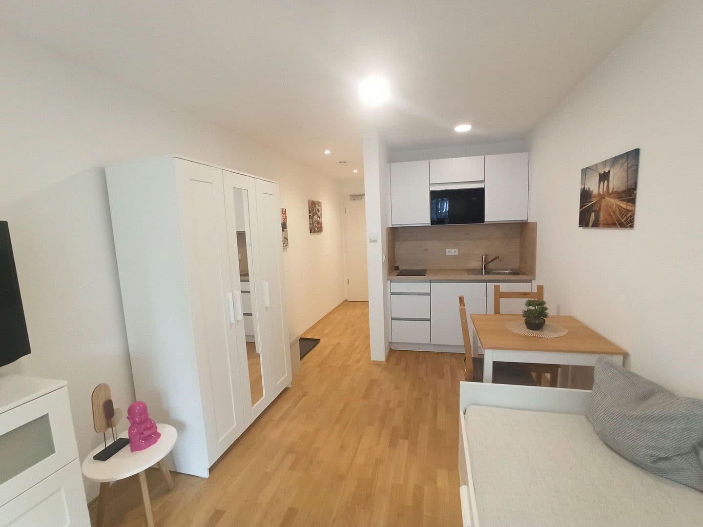 Pronájem bytu 1+1 21 m², Konrad-Peutinger-Straße 2a, München - Sendling-Westpark, Bavorsko Pronájem bytu 1+1 21 m², Konrad-Peutinger-Straße 2a, München - Sendling-Westpark, Bavorsko