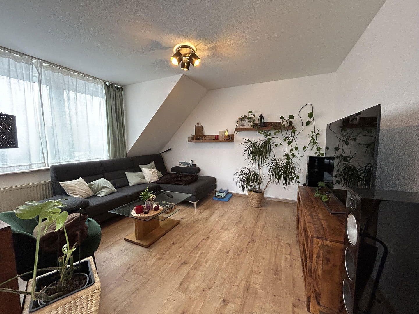 Pronájem bytu 3+1 84 m², Hannover, Dolní Sasko Pronájem bytu 3+1 84 m², Hannover, Dolní Sasko