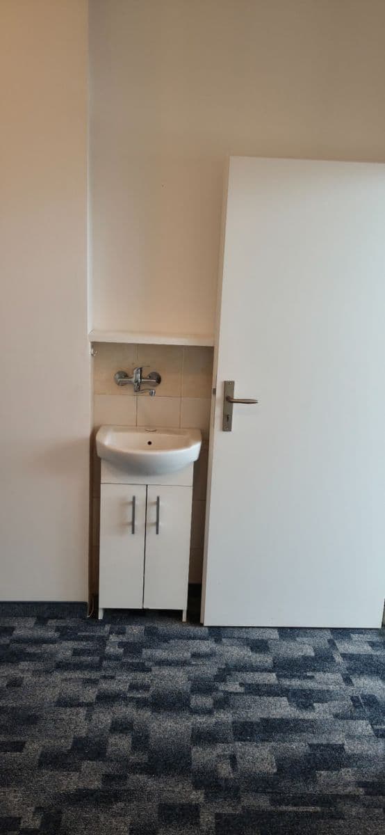 Pronájem kanceláře 37 m², Mírové náměstí, Ostrava, Moravskoslezský kraj Pronájem kanceláře 37 m², Mírové náměstí, Ostrava, Moravskoslezský kraj