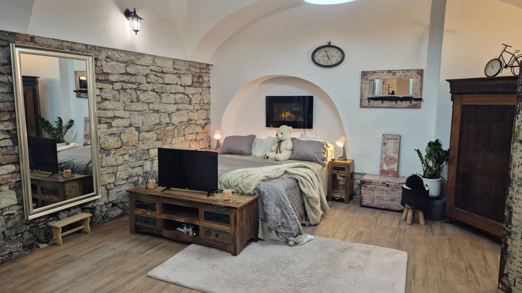 Prodej bytu 1+1 50 m², Prvního pluku, Praha, Praha Prodej bytu 1+1 50 m², Prvního pluku, Praha, Praha