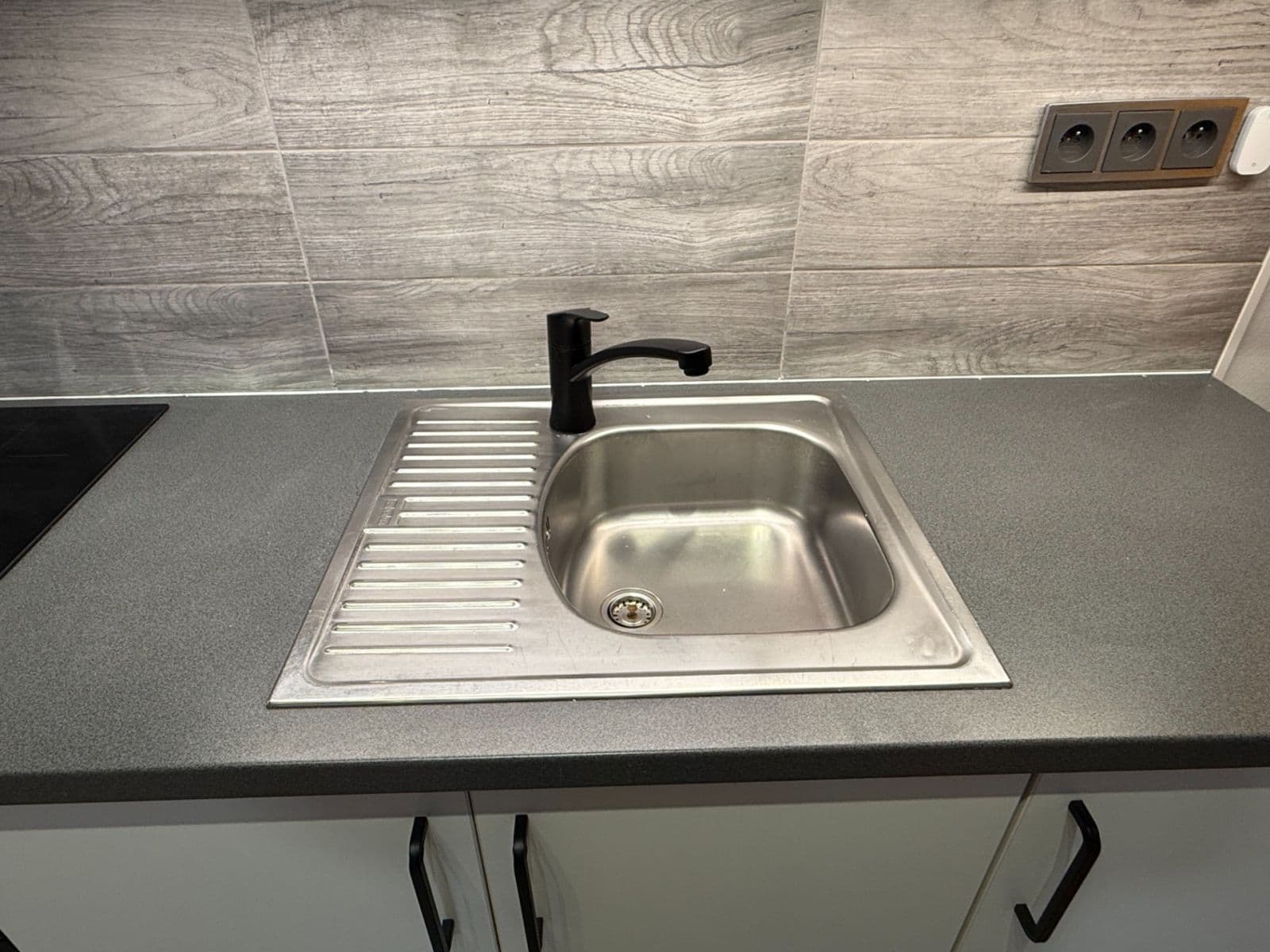 Pronájem bytu 1+kk 45 m², Mydlářka, Praha, Praha Pronájem bytu 1+kk 45 m², Mydlářka, Praha, Praha