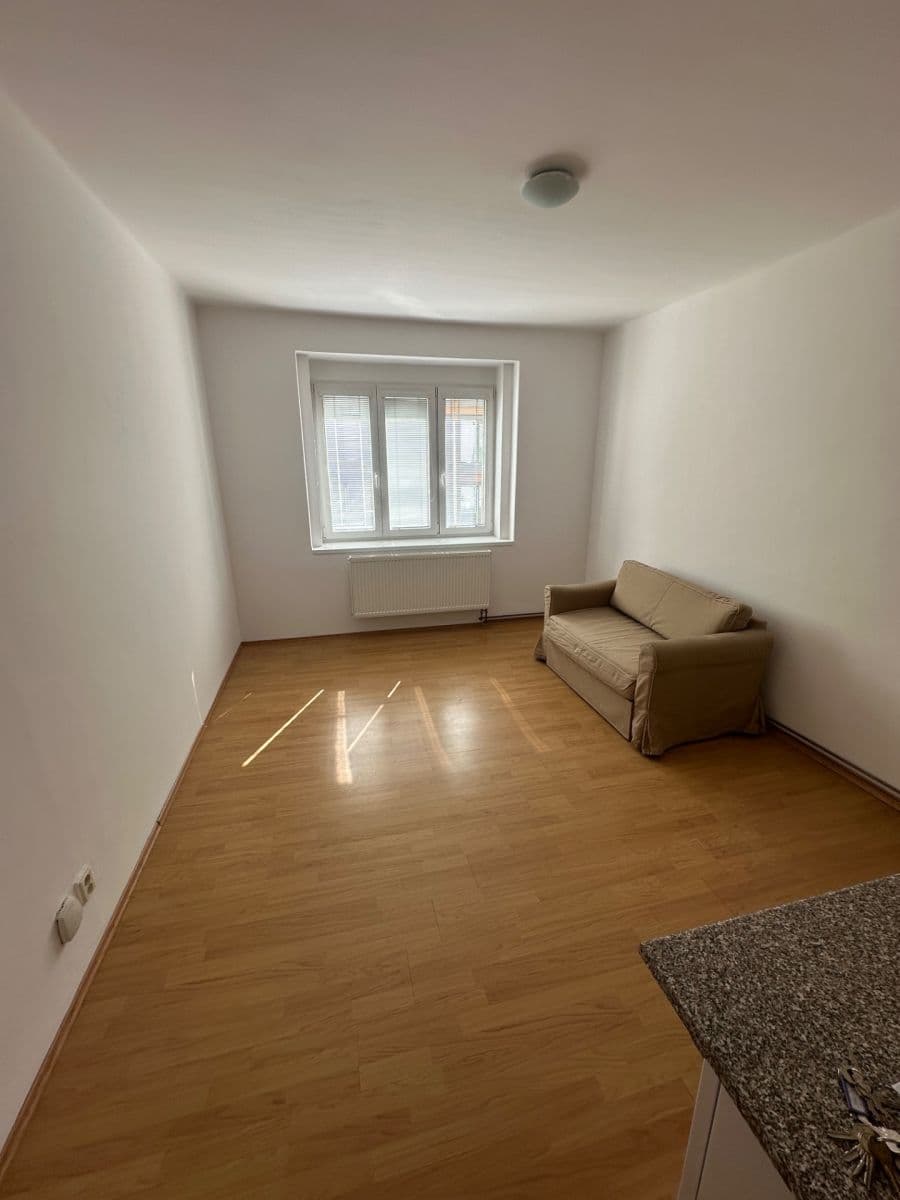 Pronájem bytu 1+kk 30 m², Drahobejlova, Praha, Praha Pronájem bytu 1+kk 30 m², Drahobejlova, Praha, Praha