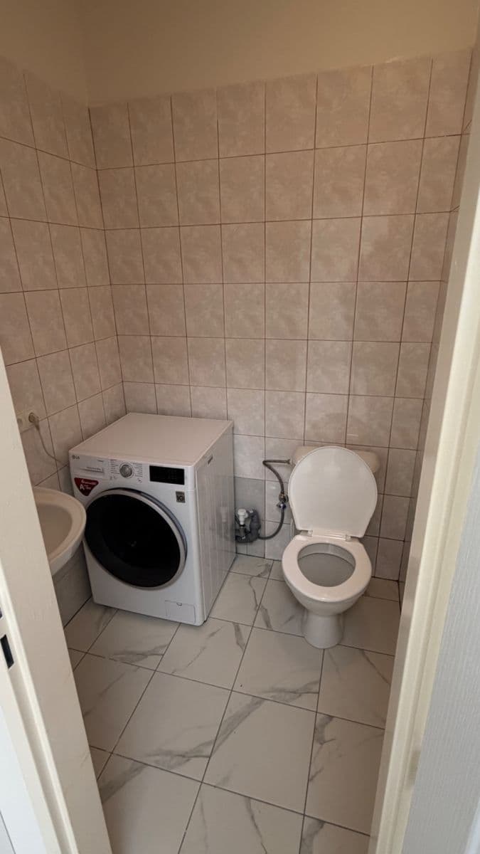 Pronájem bytu 3+kk 85 m², Dalovská, Divišov, Středočeský kraj Pronájem bytu 3+kk 85 m², Dalovská, Divišov, Středočeský kraj